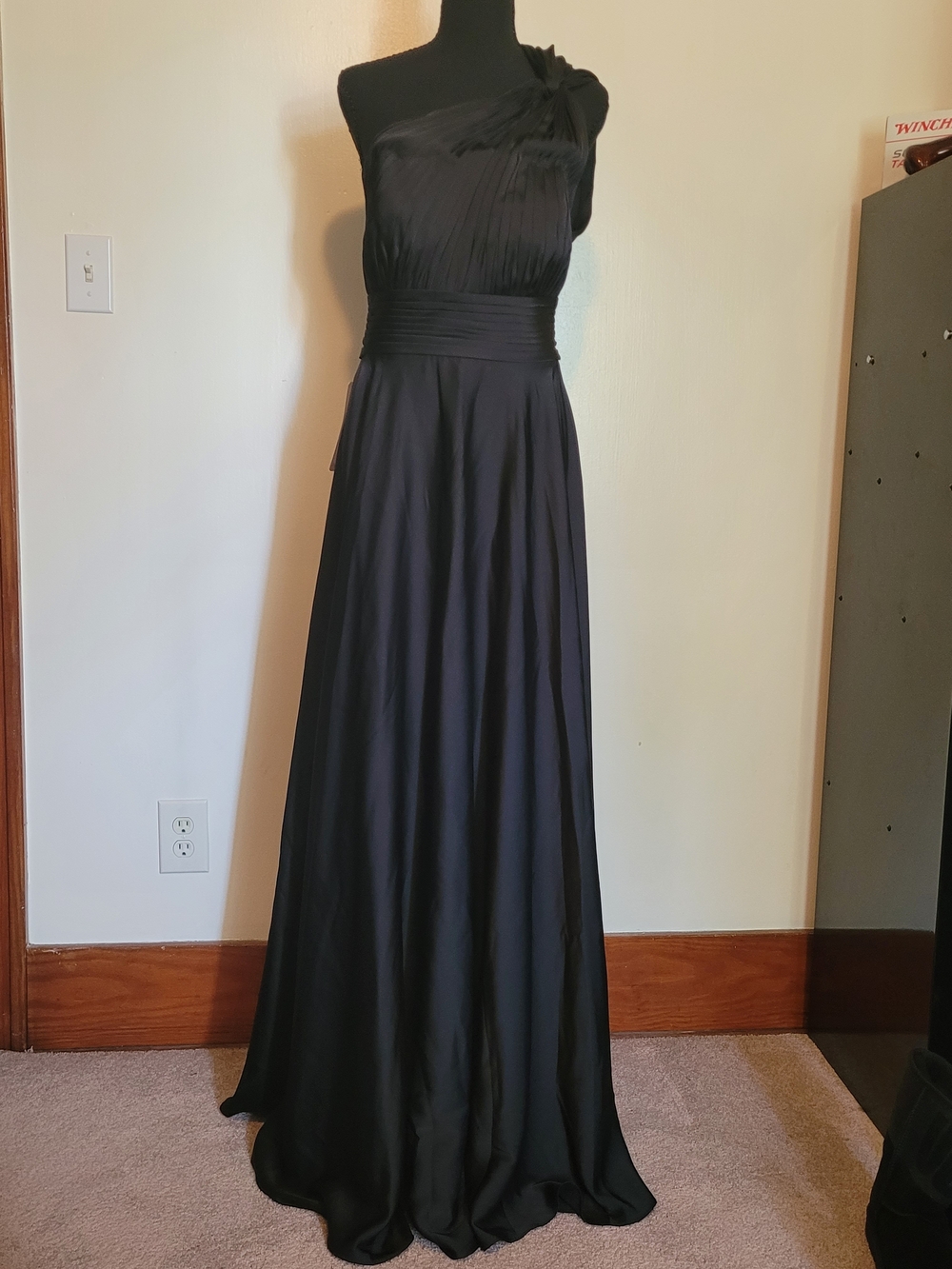 Elegant One-Shoulder Black Evening Gown - Picture 6 of 13